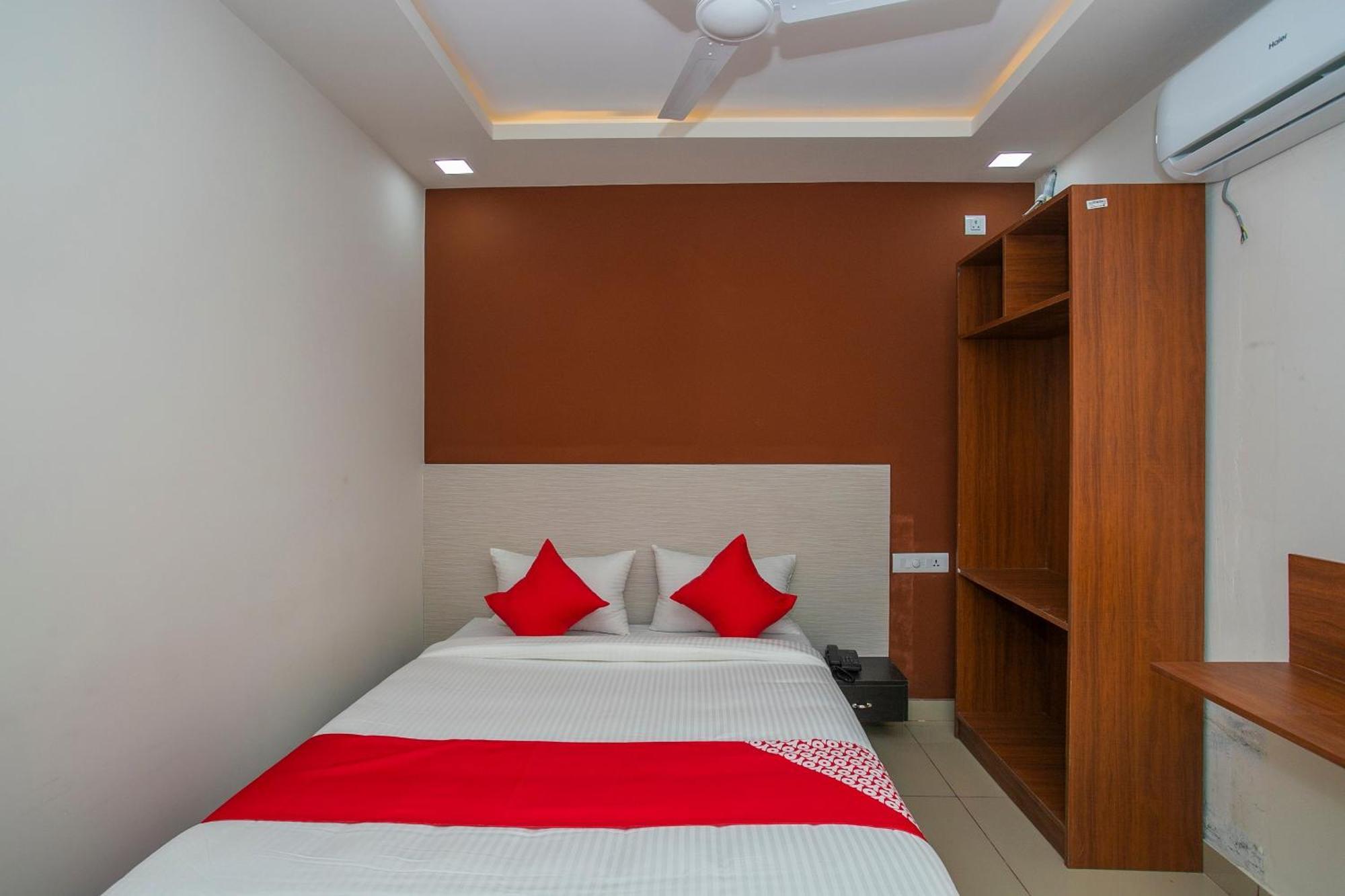 Hotel O Varcity Phi Premium Pavilion ,Above Hdfc Bank ,Near Anjaneya Temple Madiwala, Hosur Main R Bangalore Buitenkant foto