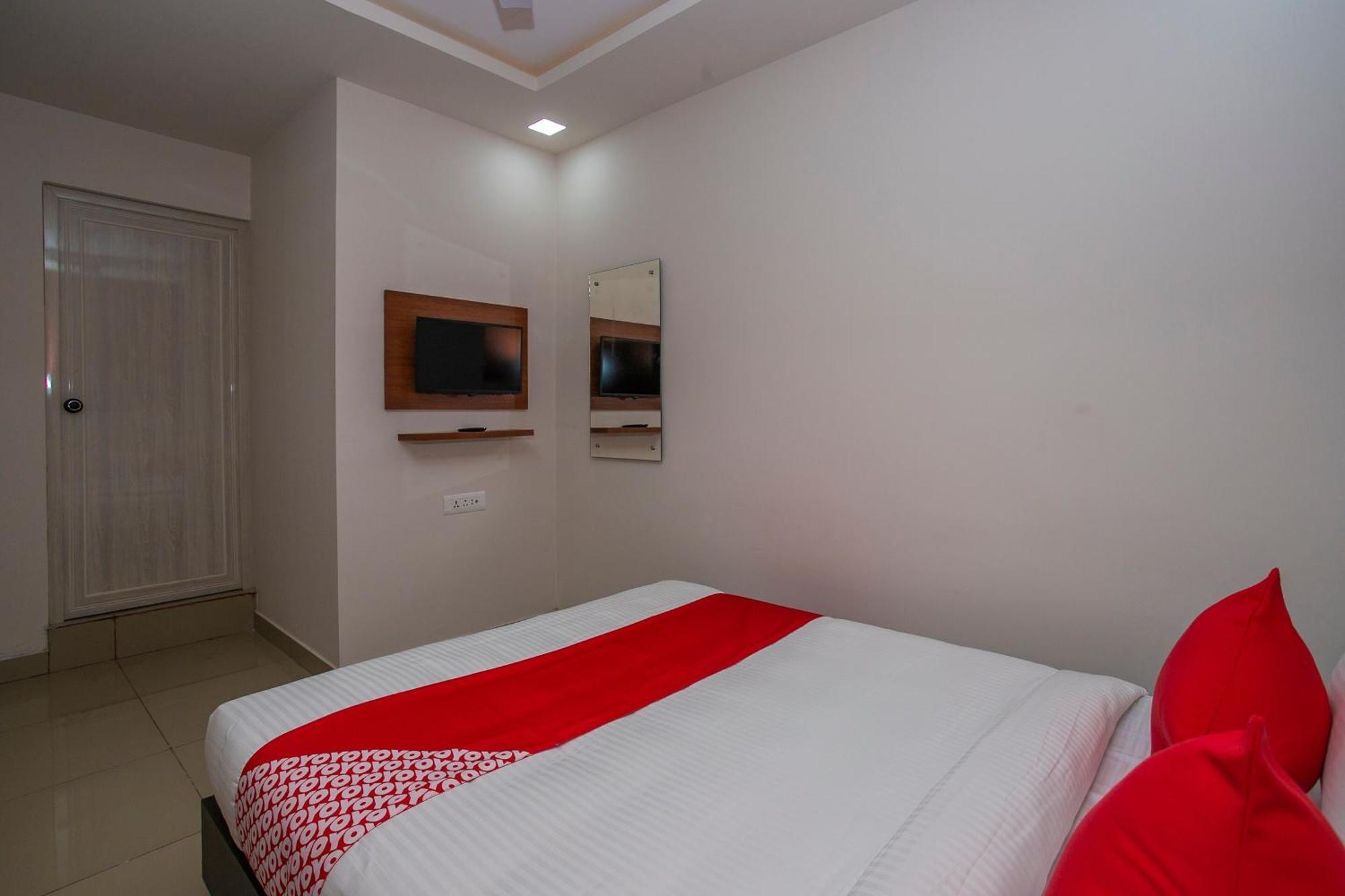 Hotel O Varcity Phi Premium Pavilion ,Above Hdfc Bank ,Near Anjaneya Temple Madiwala, Hosur Main R Bangalore Buitenkant foto