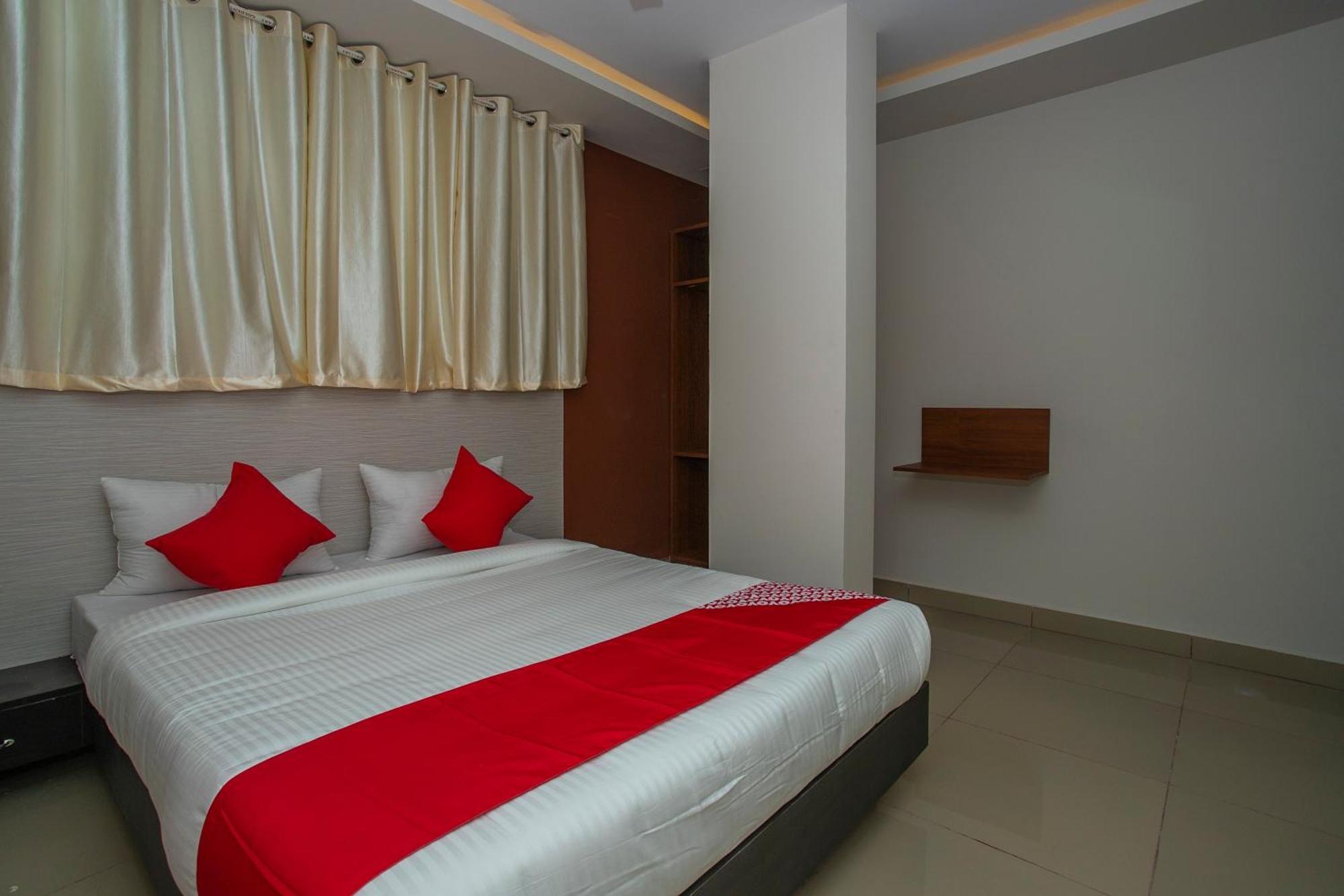 Hotel O Varcity Phi Premium Pavilion ,Above Hdfc Bank ,Near Anjaneya Temple Madiwala, Hosur Main R Bangalore Buitenkant foto