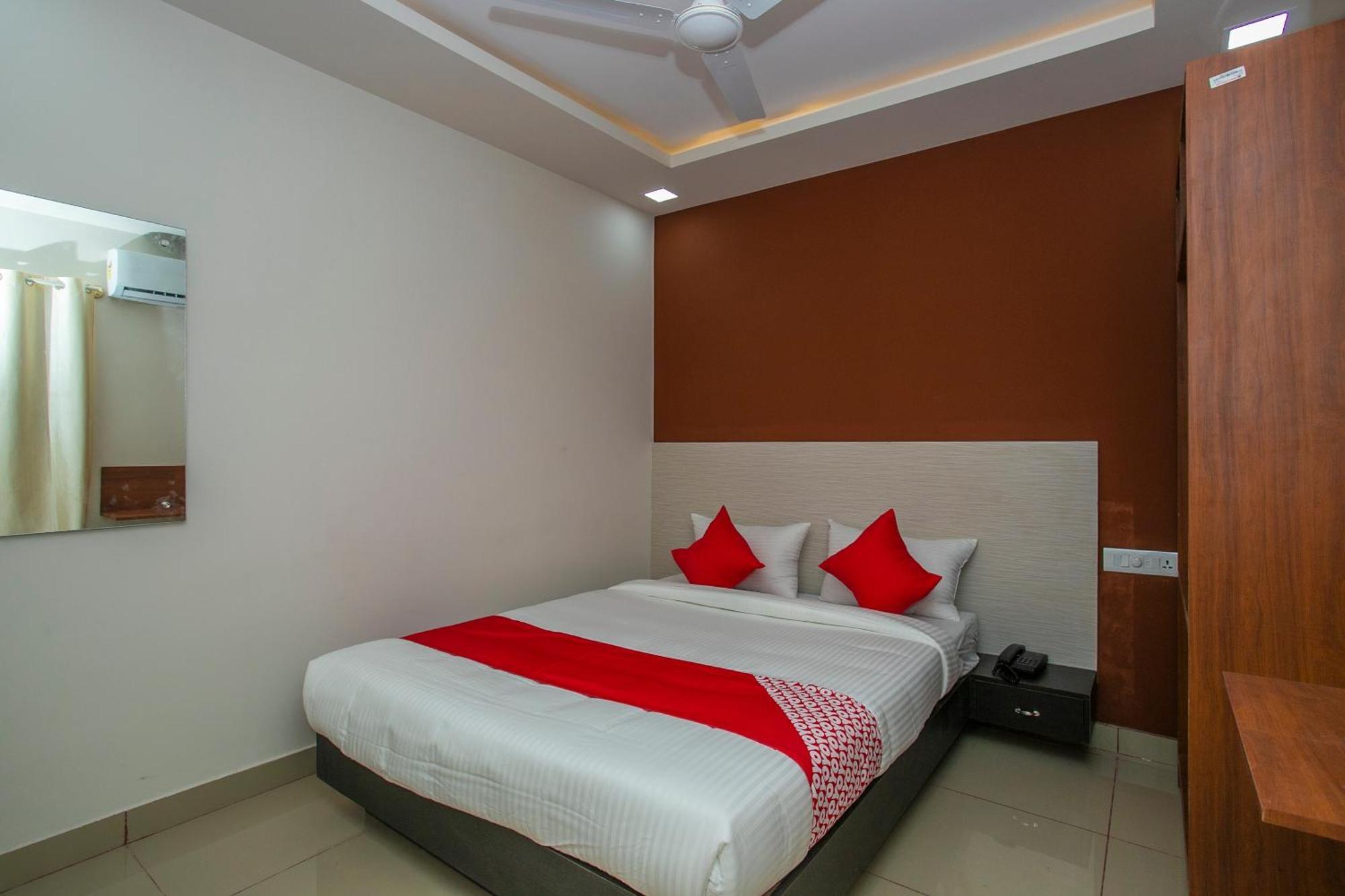 Hotel O Varcity Phi Premium Pavilion ,Above Hdfc Bank ,Near Anjaneya Temple Madiwala, Hosur Main R Bangalore Buitenkant foto